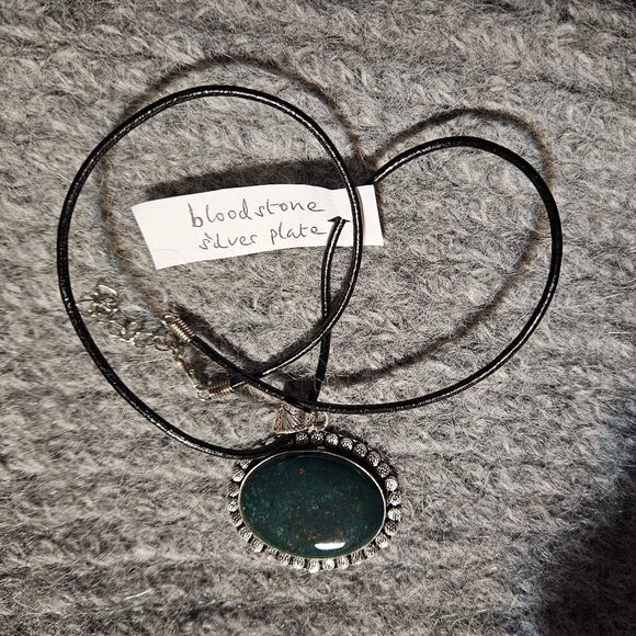 Copy - Bloodstone (agate) gemstone oval, pendant, silver plate, black cord, new - Picture 7 of 7